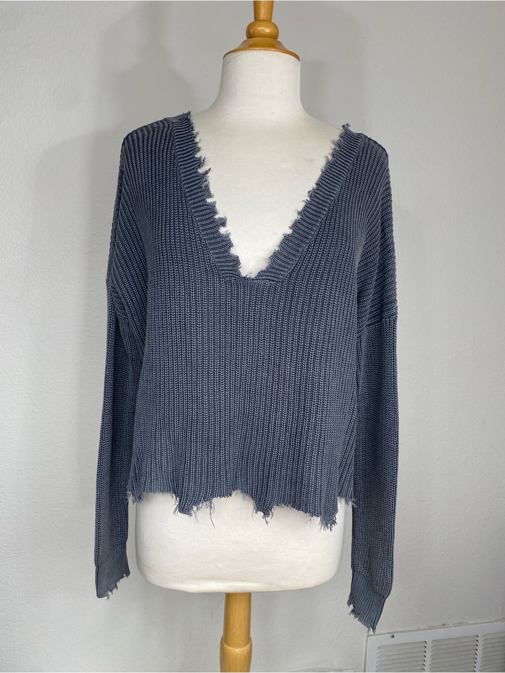 Vici Women Gray Ribbed Deep V Neck Distressed Boxy Ribbed Sweater Size XS Casual